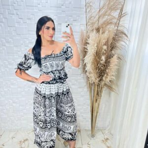 Conjunto Feminino de Calça e Cropped Maia